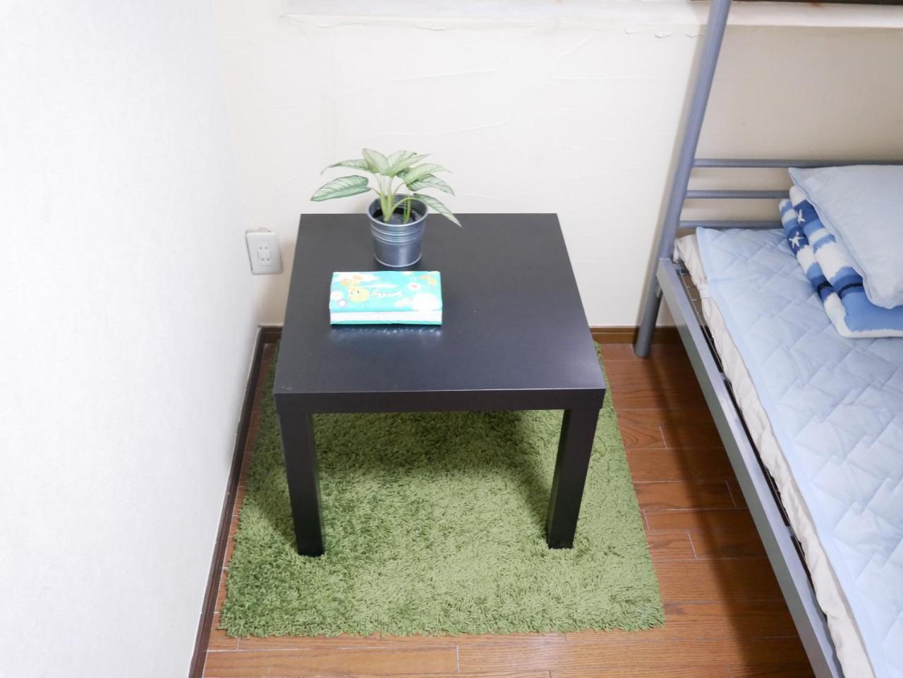 Guest House Twenty-Seven 27 Osaka Bagian luar foto